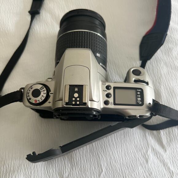 Canon EOS Rebel/2000 EOS/300 With Zoom Lens 80-200mm - Picture 2 of 11